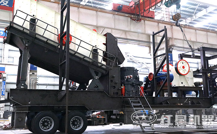 移動(dòng)破碎機焊接現場(chǎng) 移動(dòng)破碎機焊接現場(chǎng)