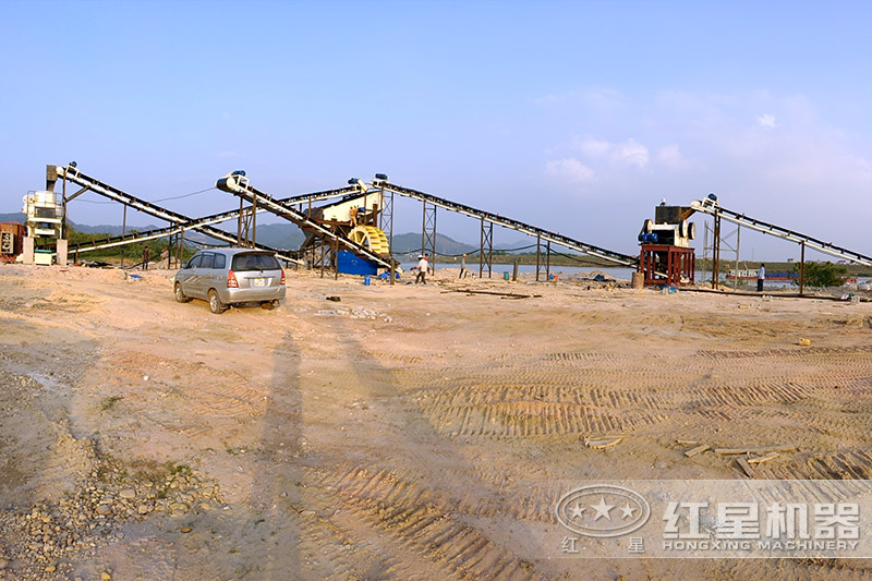 制砂生產(chǎn)線(xiàn)中的顎式破碎機，細碎