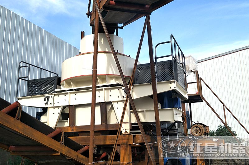 制砂生產(chǎn)現(xiàn)場(chǎng) 制砂生產(chǎn)現(xiàn)場(chǎng)